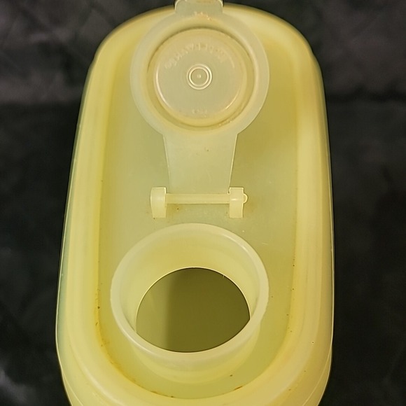 Vintage Tupperware Beverage Buddy Pitcher 1 Qt w Lid Yellow 792 793 - Picture 5 of 11